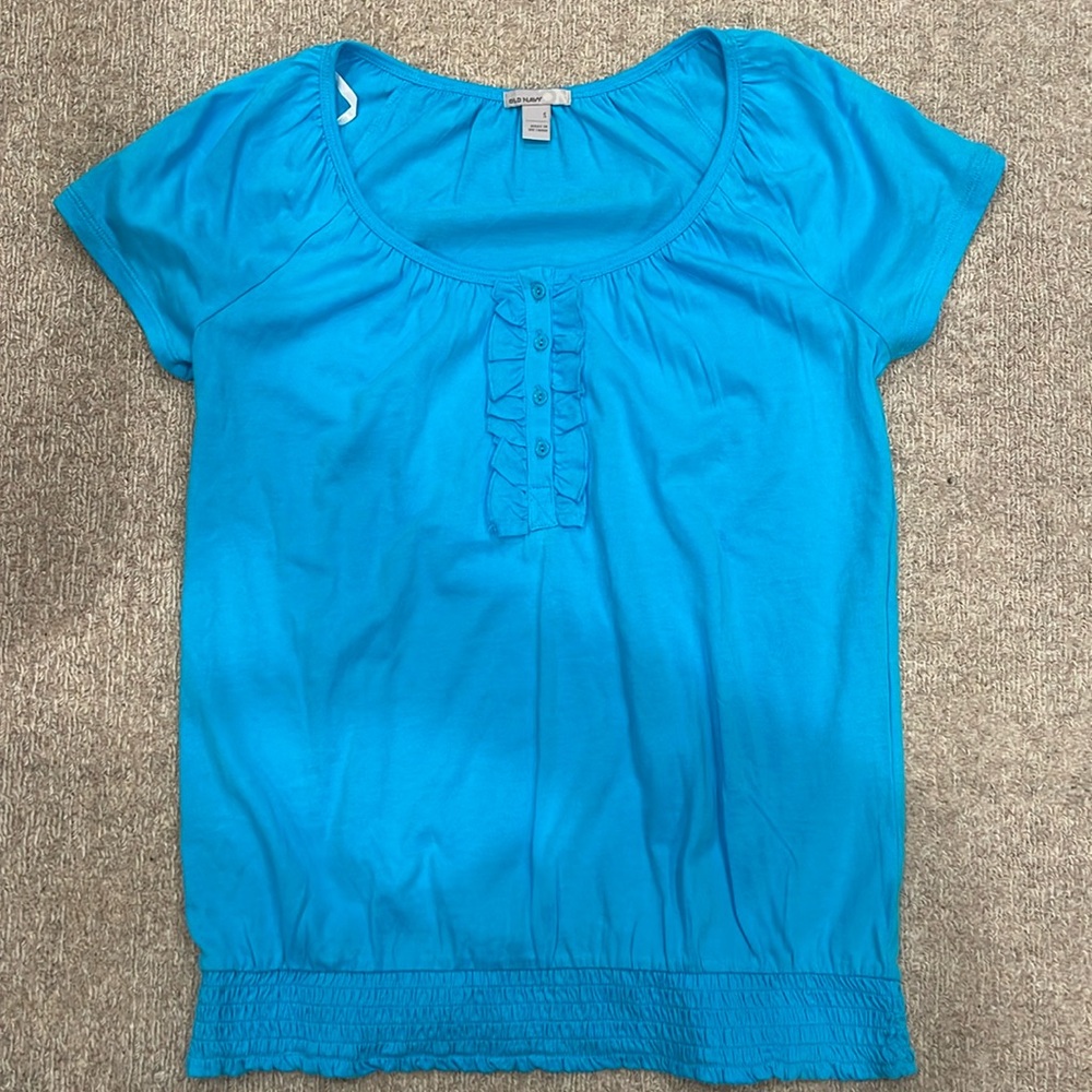 Old Navy women’s size small short sleeve t-shirt.
